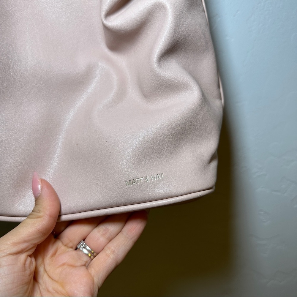 Matt & Nat Isshiki Loom Collection Bucket Bag Petal Pink Vegan Leather - Picture 4 of 9